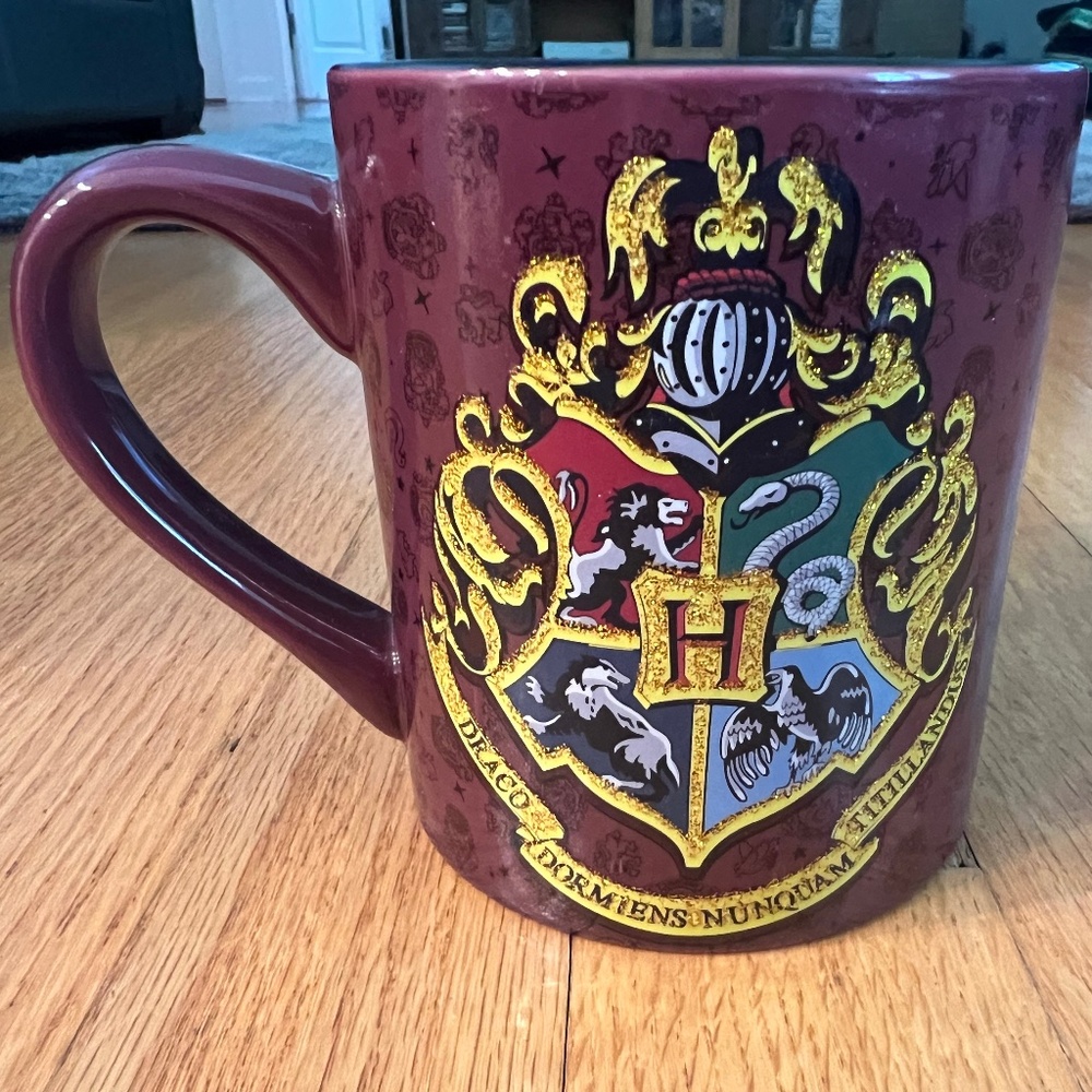 Harry Potter Hogwarts Crest Glitter Ceramic Coffee Mug 14-Ounces